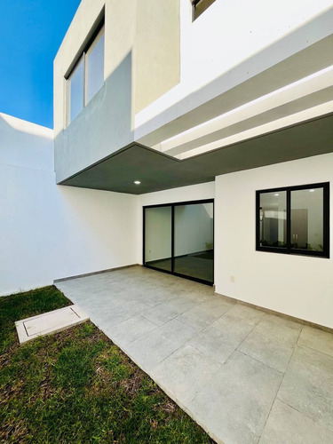 Espaciosa Casa Con Recamara En Planta Baja En Zakia