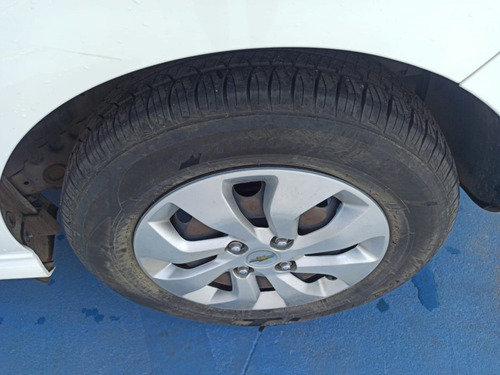 Imagem 8 de 9 de Chevrolet Onix 1.0 Flex Lt Manual