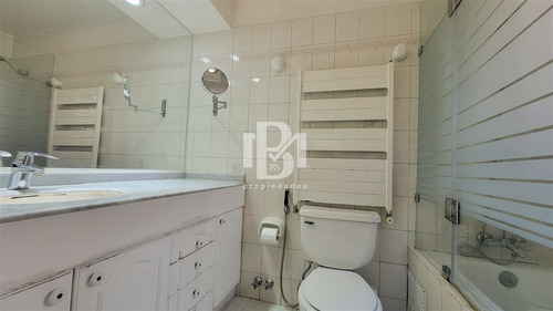 Casa En Venta De 4 Dorm. En La Reina