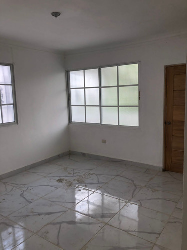 Hermosa Casa En Venta, Residencial Amalia, Autopista De San Isidro, Santo Domingo Este. República Dominicana