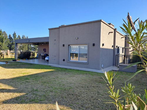 Casa De 4 Ambientes Con Pileta En Santa Ines!!! Se Alquila Amoblada!!!