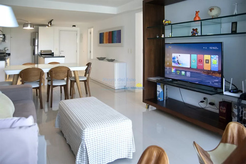 Apartamento En Venta En Torre Esmeralda De 3 Dormitorios , En Punta Del Este