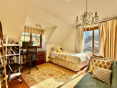 Remodelada /4 Dorm +escritorio + Salita Estar +servicio