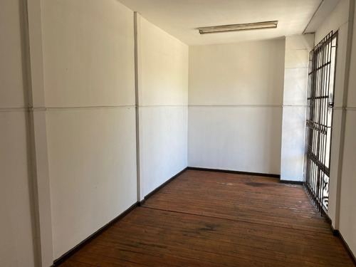 Local De 120m2, 3 Pisos Frente A Plaza Echaurren, Valparaíso