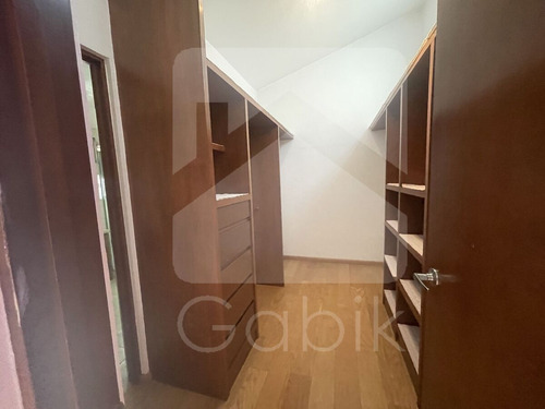 Casa En Venta En Cerrada Junto A Univ Anahuac Norte