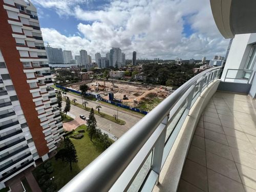 Apartamento En Alquiler Y Venta, Punta Del Este, Uruguay.