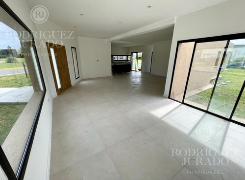 Oportunidad! Casa En Venta En Barrio San Sebastian Area 5