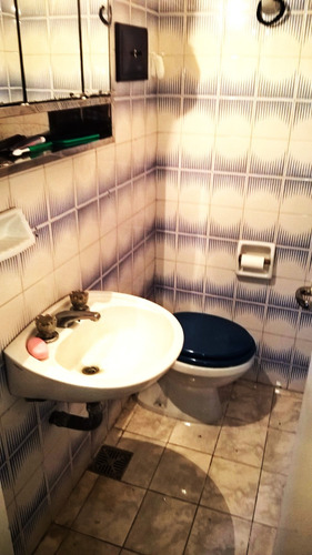 ! Vendo Depto. Amplio Con Dependencia Y Cochera Excelente Oportunidad ¡