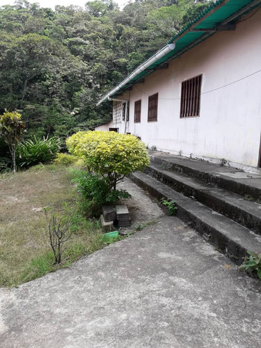Casa En Ambiente Neblinoso De Montaña En El Punto Mas Alto ( 1000 Msnm) De La Sierra Oriental De Valle Guanape Entre Los Estados Anzoátegui Y Miranda