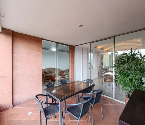 A La Venta Hermoso Apartamento Duplex En Menga, En Quinto Piso Con Ascensor