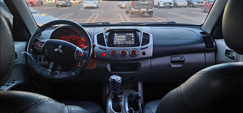 Mitsubishi L200 3.2 Triton Hpe Cab. Dupla 4x4 Aut. 4p