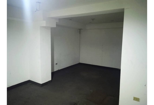 Se Vende Local Comercial A Pie De Calle En Quinta Crespo.