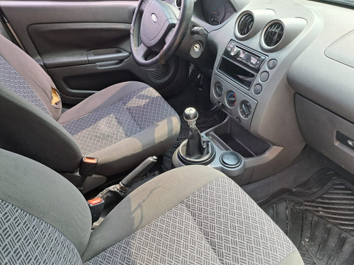 Ford Fiesta 1.6 First 5vel Aa Sedan Mt