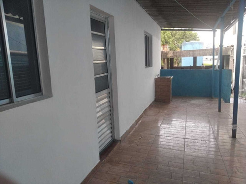 Imagem 3 de 5 de Casa 2 Quartos Sala Cozinha E Banheiro E Uma Área Muito Boa
