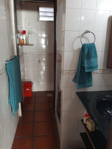 Casa En Venta - 3 Dormitorios 2 Baños - 330 Mts2 - Hurlingham, Buenos Aires