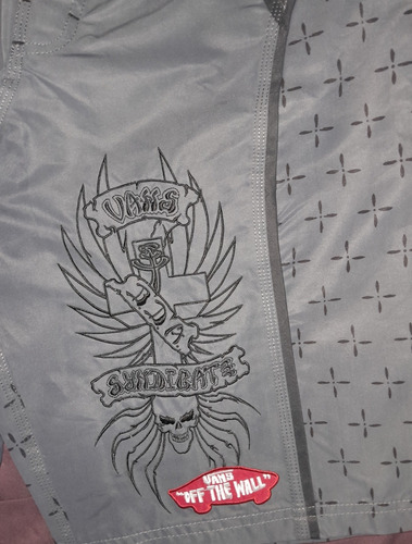 Bermuda Vans Vintage Bordada (Usado)