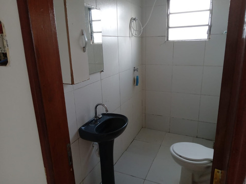 Duas Casas Germinadas Com 4 Cômodos, Garagem, Quintal E Lavanderia
