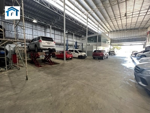 Nave Industrial En La Av. España Con 1171m2 De Construccion Con Capacidad Para 40 Vehiculos