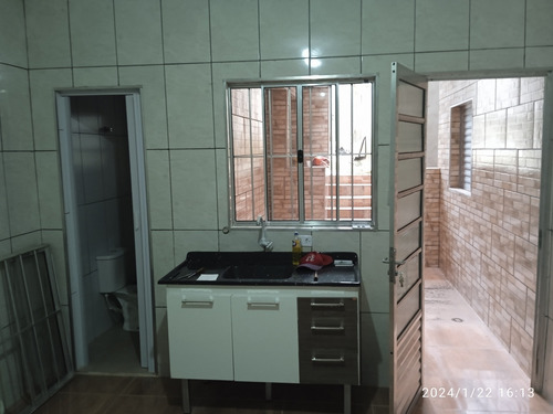 2 Casas Individuais A Do Fundo Com 4 Cômodos E Lavandcômodos