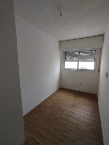 Imagen 13 de 14 de Alquiler Apartamento 2 Dormitorios Con Patio Y Balcon. Centro