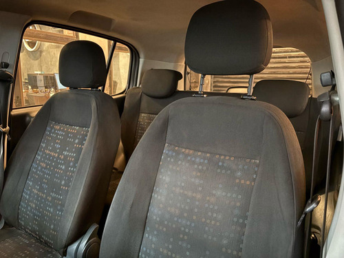 Fiat Uno Uno Vivace 1.0 8V (Flex) 4p