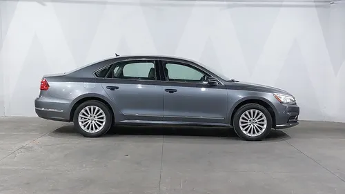 Volkswagen Passat 2.5 SPORTLINE