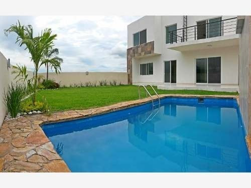 Imagen 1 de 9 de Moderna Casa Con Vista Panorámica