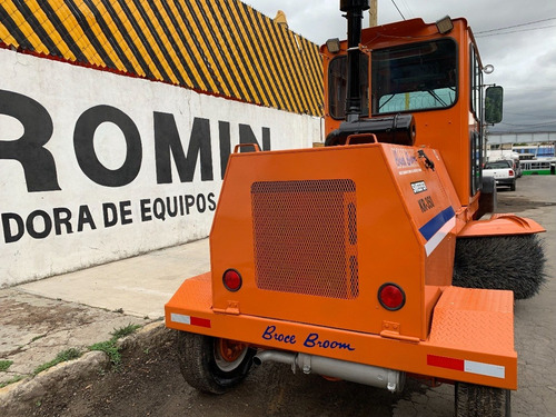 Imagen 8 de 15 de Barredora De Carretera Broce Broom Kr350 2014 Recién Import