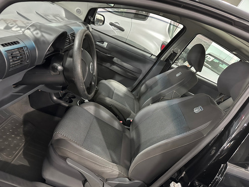 Volkswagen Fox 1.0 Vht Route Total Flex 5p
