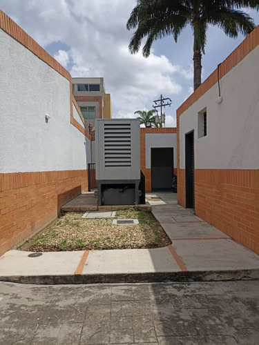 Venta Townhouse Conjunto Villas Shirak, Mañongo Naguanagua