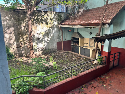 Casa En Alquiler En Excelente Zona De 5amb Con Dependencia Y Escritorio En Villa Devoto