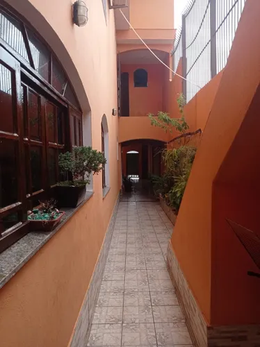 Um Sobrado Com 380 M2 De Construção