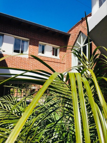 Imagen 3 de 14 de Venta | Permuta | Chalet | Piscina Climatizada |chauvin |