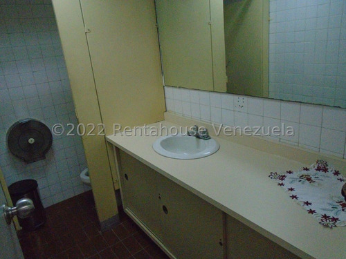 Ms: 24-6177. Vendemos Espectacular Oficina En Zona Estratégica, Ubicada En Chuao.