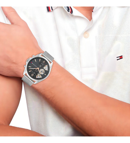 Reloj Tommy Hilfiger Hombre Clásico 1710646 Multifuncion Malla Plateado Bisel Plateado Fondo Gris Oscuro