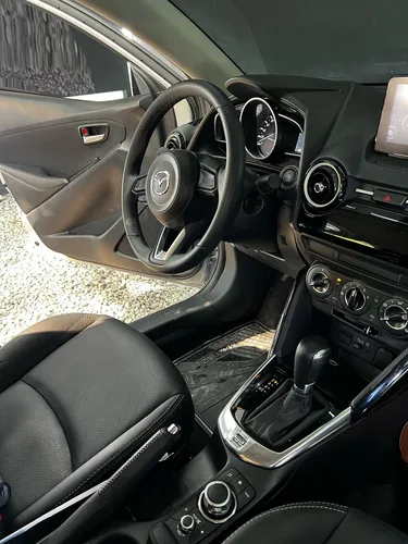 Mazda 2 1.5 Touring Sedan 2025