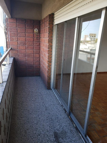 Imagen 9 de 21 de 4 Amb. Villa Luro, Av. Juan B. Justo 7800. Lateral Muy Lumin