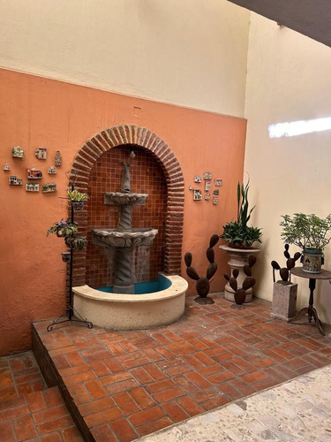 Venta De Casa En Chapultepec Country. Inversión, Zona Fianciera De Gdl.