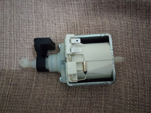 Bomba Cafeteira Nespresso D30 Essenza Mini 127v (Usado)