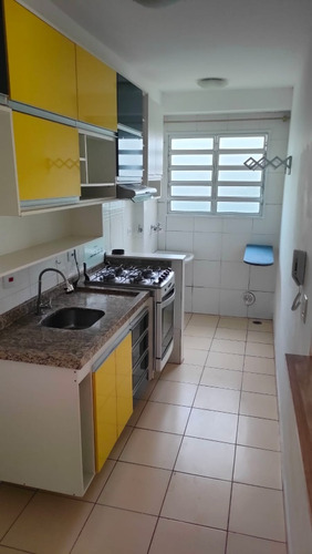 Apartamento De 2 Dormitórios Com Terraço E Vaga De Garagem