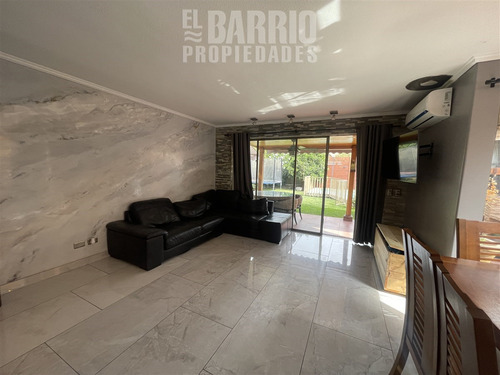 Casa En Venta De 3 Dorm. En Chicureo