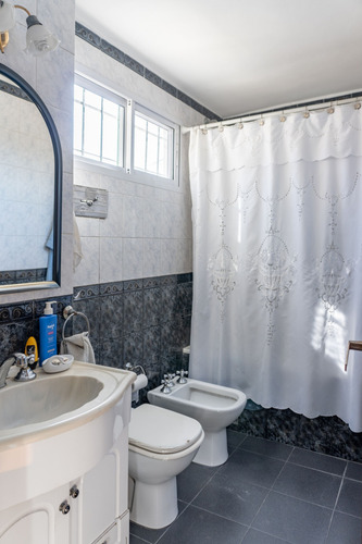 Venta Hermosa Casa Financia 7 Ambientes Temperley