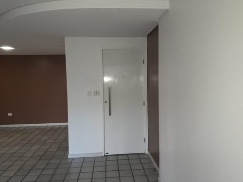 Imagem 9 de 25 de Belo Apartamento No Edf. Renata Dias, Com 110m², 3 Quartos (1 Com Suíte), Varanda, Sala Para 2 Ambientes Distribuídos, 2 Vagas. Lazer. Boa Viagem, Recife/pe. - Pe - Ap0407_tmi