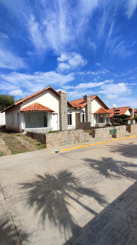 Casa En Conj San Gabriel, Los Cerritos, Municipio Maneiro