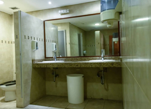 Venta Excelente Local Comercial En El Boulevar De Sabana Grande Bv