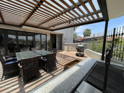 Espectacular Casa Con Excelente Ubicación En La Mejor Zona De La Herradura