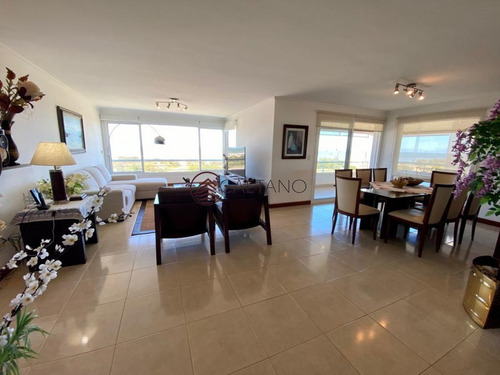 Imagen 1 de 30 de Apartamento 3 Dormitorios En Primera Línea, Playa Brava, Punta Del Este.