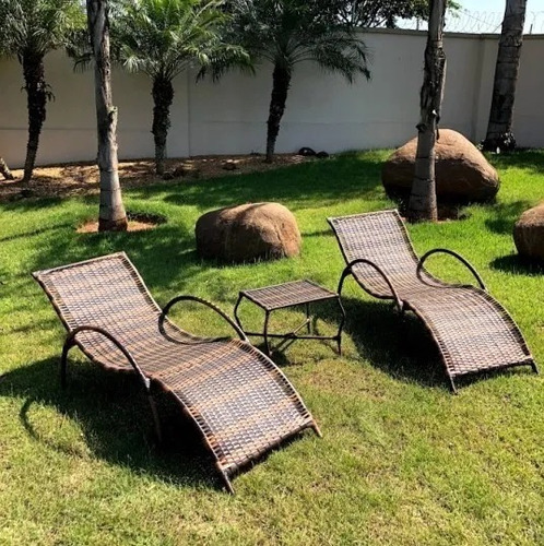 Imagem 8 de 10 de Kit 2 Espreguiçadeira Com Mesa De Centro Piscina Copacabana