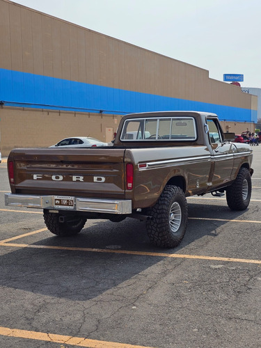 Ford F-150 Custom 4x4