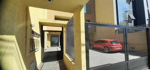Imagen 2 de 16 de Edificio Comercial A Estrenar 12 Ambientes, Cocheras, Detalles De Categoría.